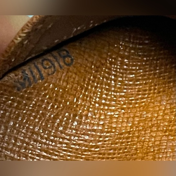 VINTAGE LOUIS VUITTON CLASSIC MONOGRAM KISS LOCK WALLET - Picture 14 of 16